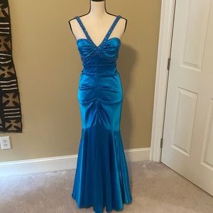 Caché gown in sapphire/turquoise blue. Front slit. Size 6.
